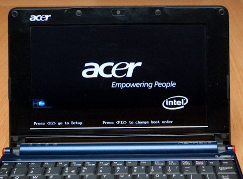 aspire one 10 6 1 شحن البايوس وحل مشكلة الـشاشة السوداء لموديلات الـ Acer Aspire One بدون فتح الجهاز 