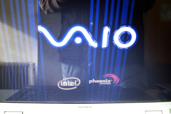 VAIO VGN laptoprepair 1 700x466 شرح مصورلاحدى مشكلات اجهزة السونى فايو sony vaio laptop