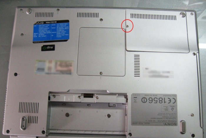 VAIO VGN laptoprepair 3 700x468 شرح مصورلاحدى مشكلات اجهزة السونى فايو sony vaio laptop