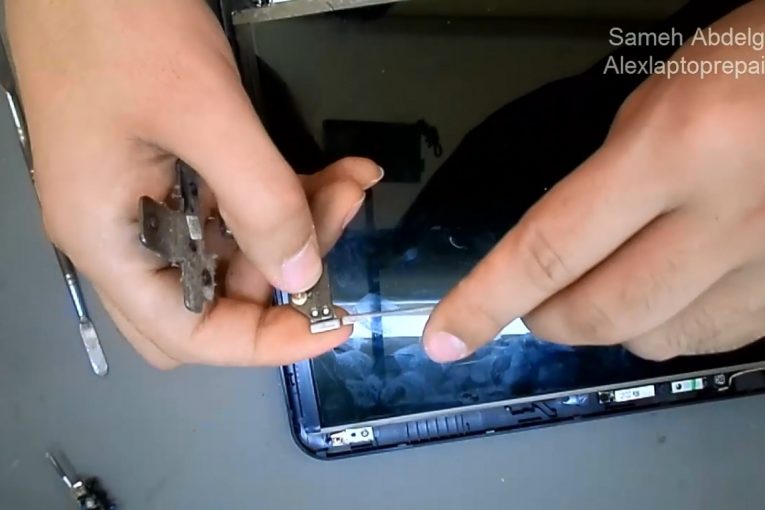 [فيديو] تغير مفصلات اللاب توب المكسورة – repair laptop hinge broken